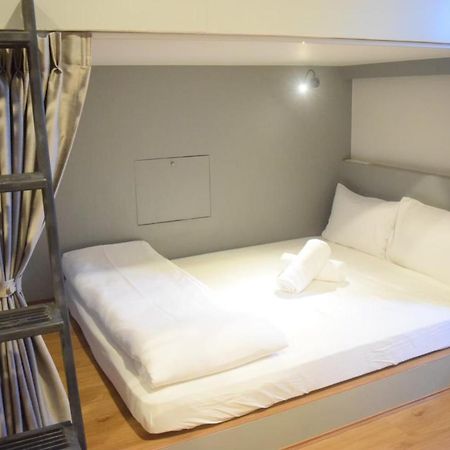 Auberge de jeunesse Capzule Bed Phuket Extérieur photo