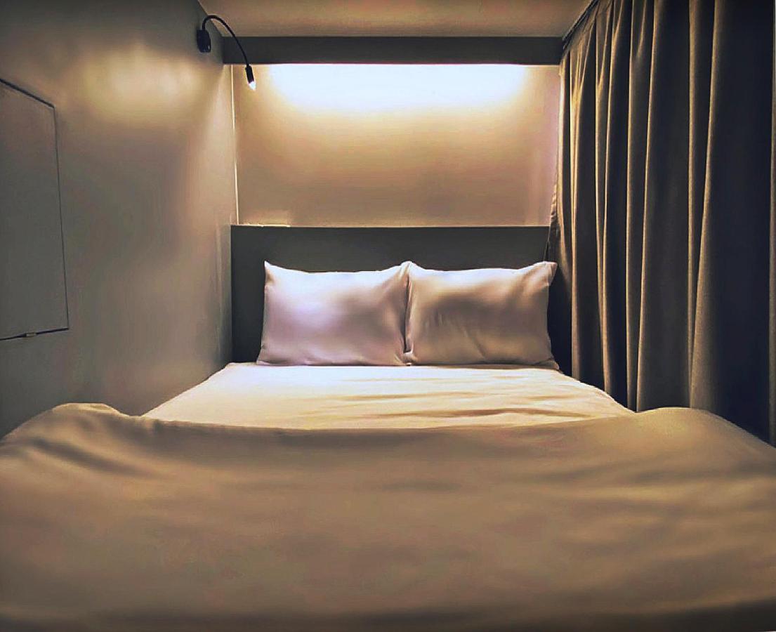 Auberge de jeunesse Capzule Bed Phuket Extérieur photo