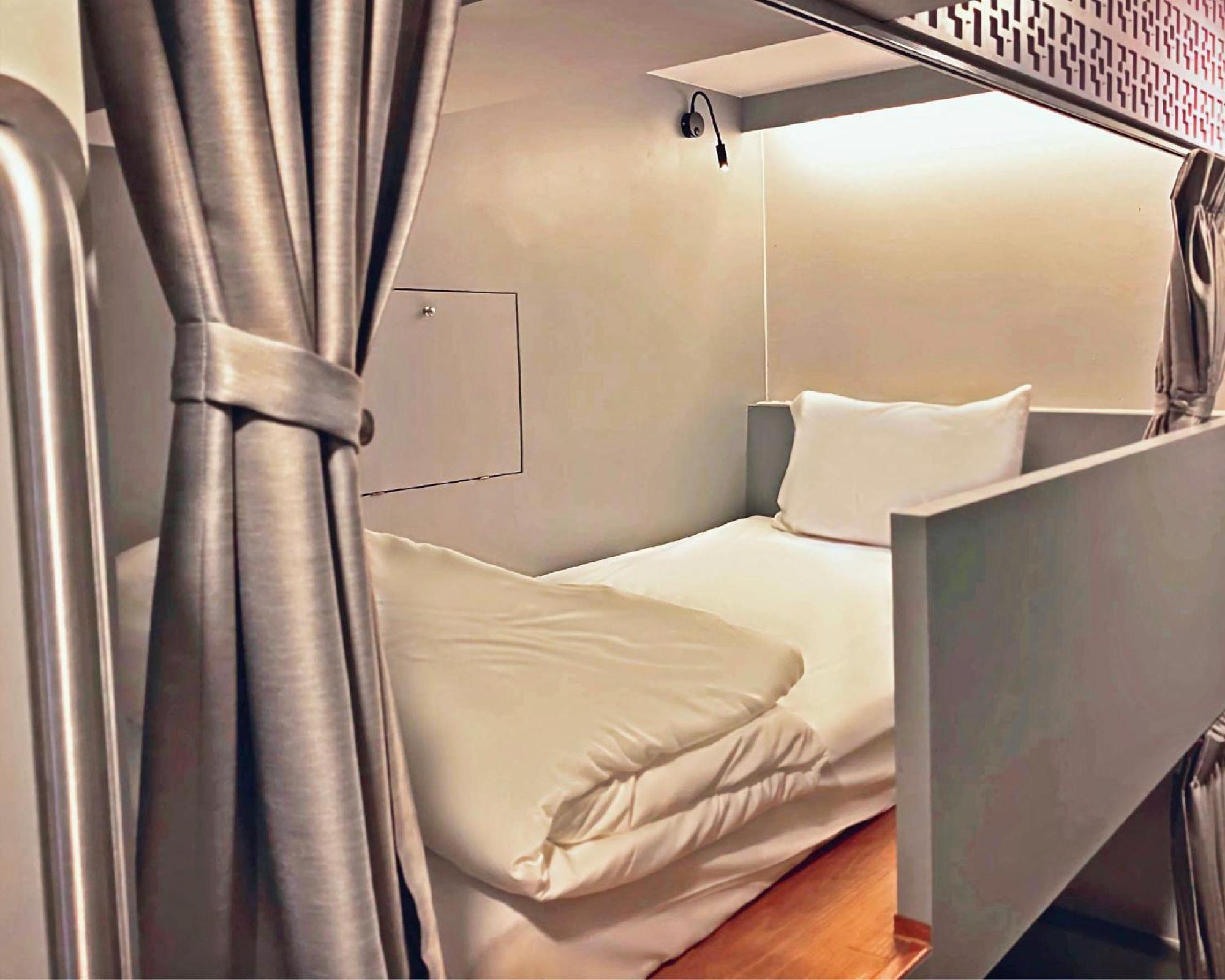 Auberge de jeunesse Capzule Bed Phuket Extérieur photo