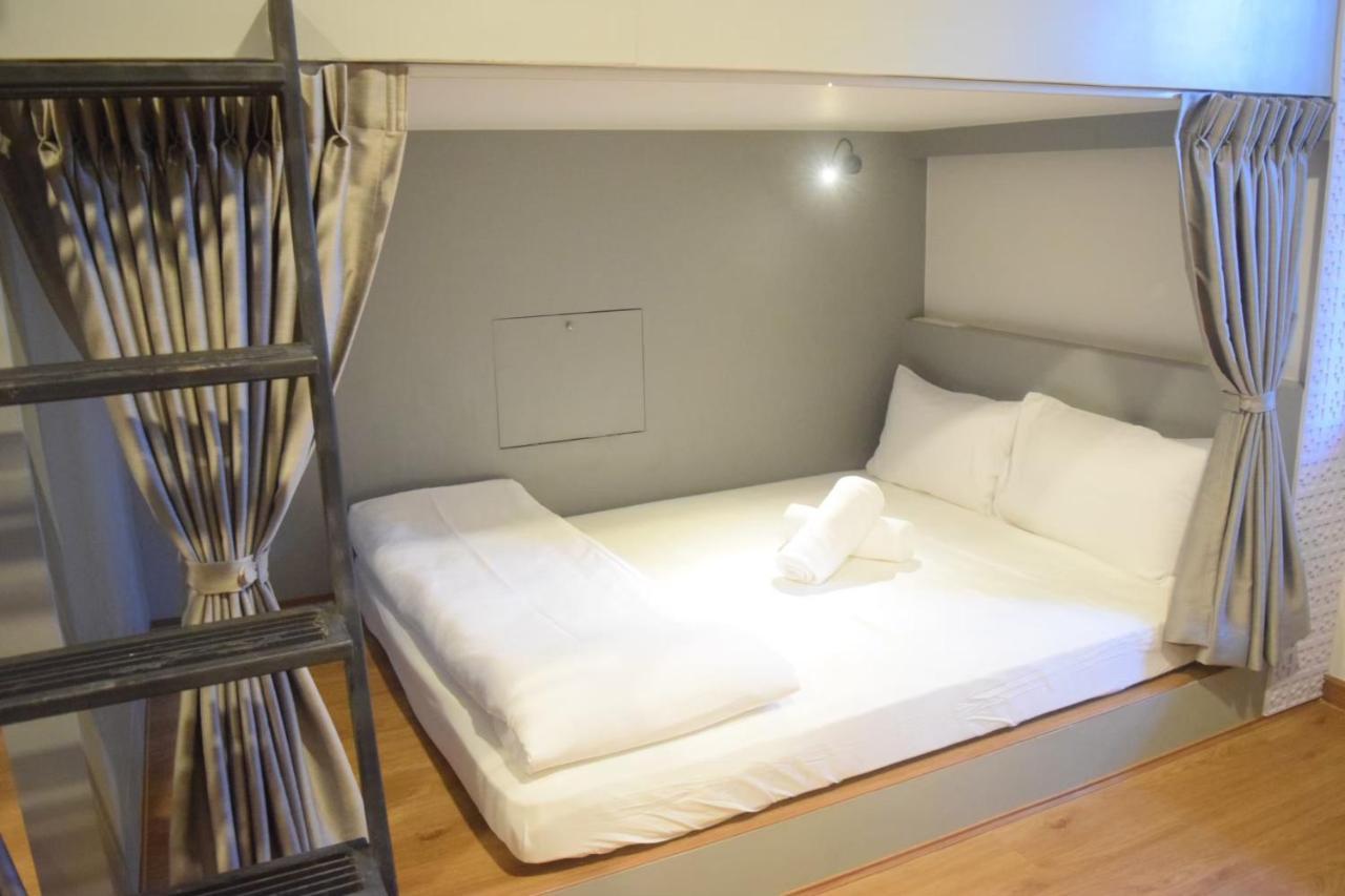 Auberge de jeunesse Capzule Bed Phuket Extérieur photo